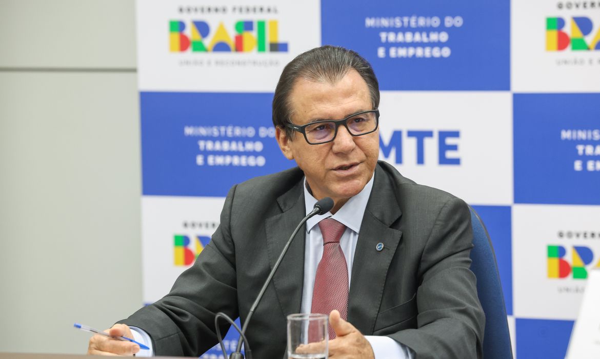 Ministro do Trabalho critica política de aumento da Selic