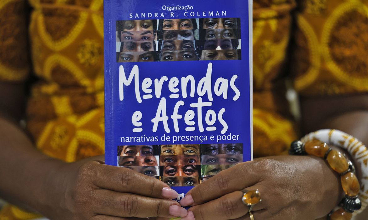 Livro Merendas e Afetos reúne histórias de funcionários de escolas