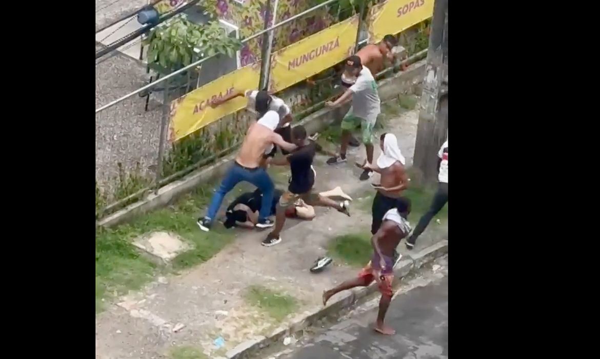 Quatro pessoas seguem internadas após brigas de torcidas no Recife