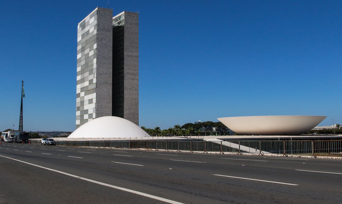 Senado e Câmara elegem novos presidentes neste sábado