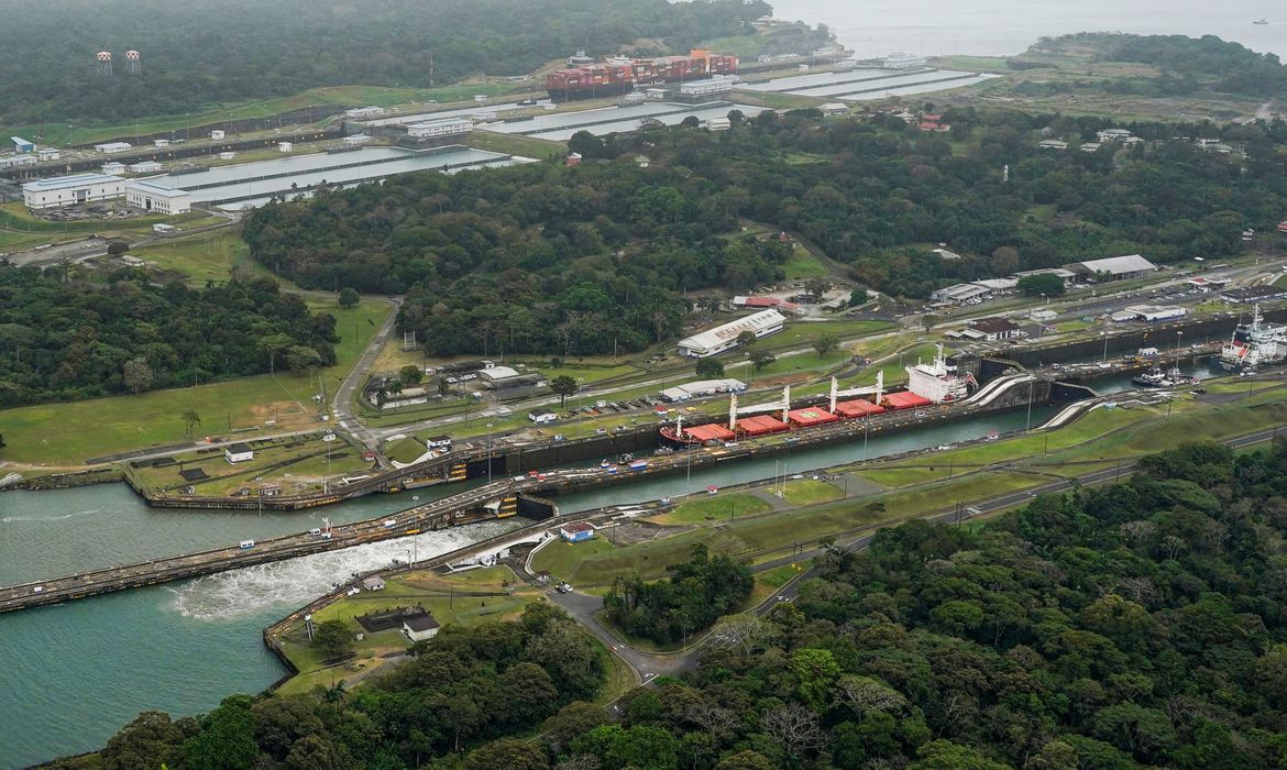 Panamá nega reivindicação dos EUA de direitos de travessia de canal