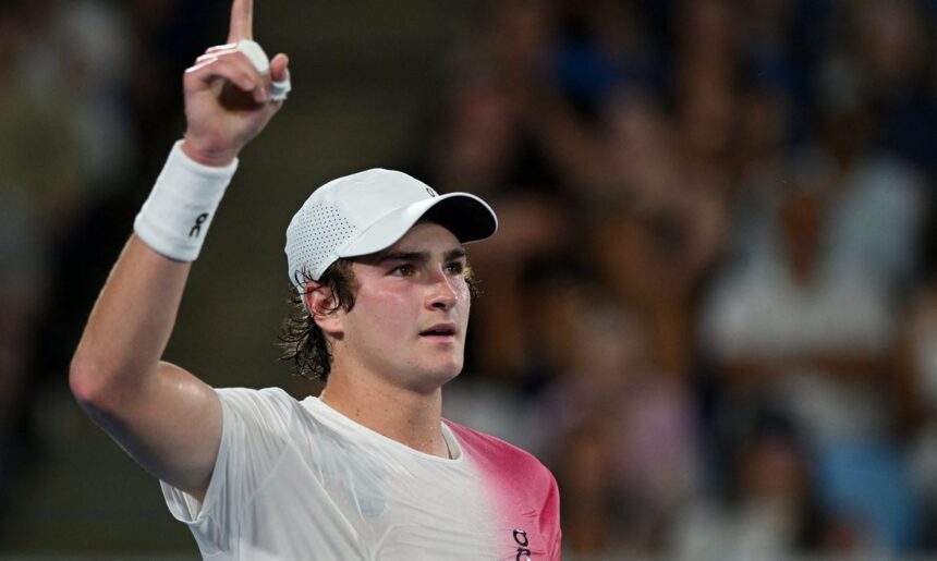 João Fonseca arranca classificação às semis do ATP de Buenos Aires