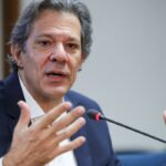 Políticas do governo vão levar dólar a patamar adequado, diz Haddad