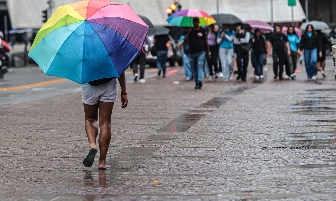 Chuvas perdem força na capital paulista, mas ainda há riscos