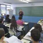 Câmara aprova proposta que proíbe escolas de recusar matrículas