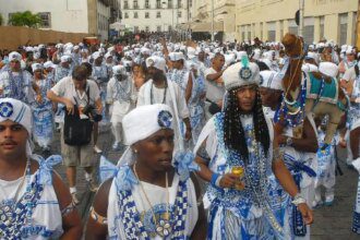 bloco-filhos-de-gandhy-tira-regra-que-proibia-homens-trans-no-desfile