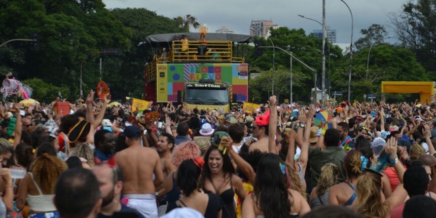 carnaval-em-salvador-comemora-os-40-anos-da-axe-music