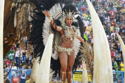 desfile-na-sapucai-tera-mais-quatro-escolas-nesta-segunda-feira