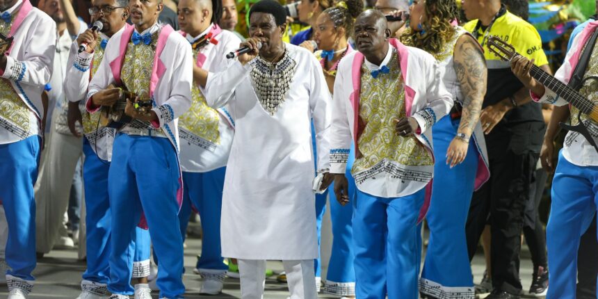 neguinho-da-beija-flor-faz-seu-ultimo-desfile-disputando-titulo