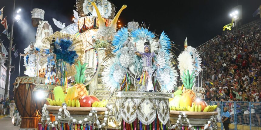 ancestralidade-domina-a-segunda-noite-de-desfiles-no-sambodromo-do-rio