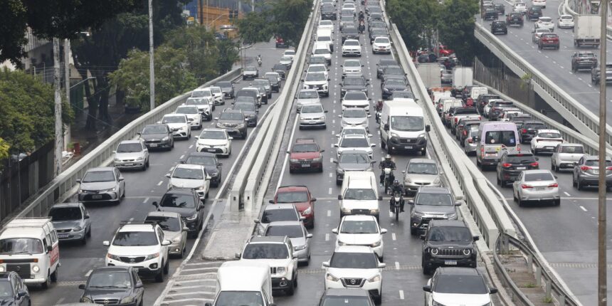 rodovia-dos-imigrantes-tem-trafego-lento-no-sentido-capital-paulista