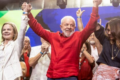 em-evento-dos-45-anos-do-pt,-lula-pede-defesa-da-democracia