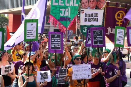 sp:-mulheres-protestam-por-direito-ao-aborto-e-pelo-fim-da-escala-6×1