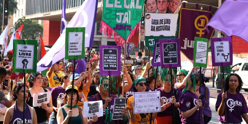 sp:-mulheres-protestam-por-direito-ao-aborto-e-pelo-fim-da-escala-6×1