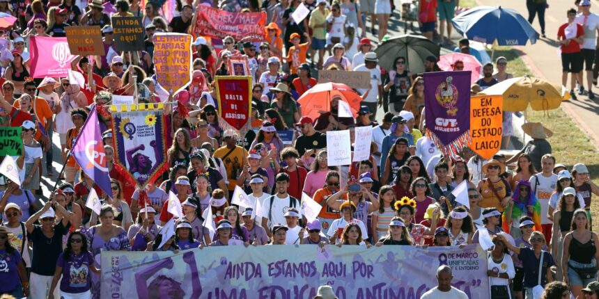 mulheres-do-df-marcham-por-politicas-publicas-e-contra-o-feminicidio