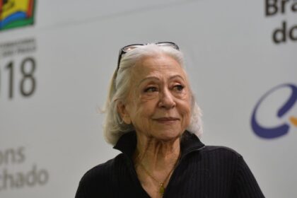 aos-95-anos,-fernanda-montenegro-abre-ano-da-abl-com-recital-literario