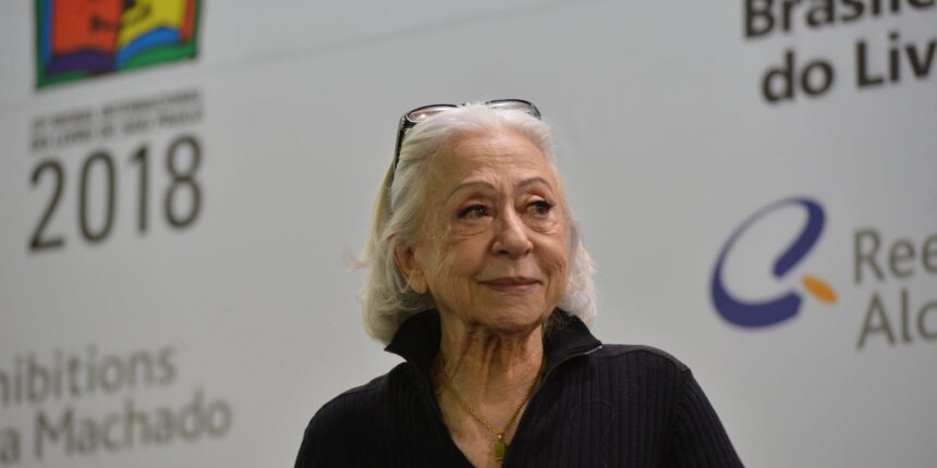 aos-95-anos,-fernanda-montenegro-abre-ano-da-abl-com-recital-literario