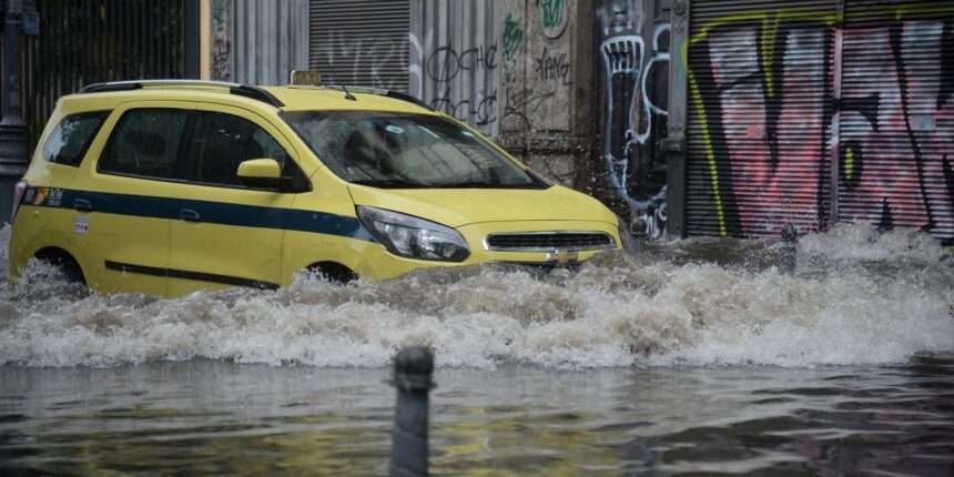 temporal-provoca-alagamentos-e-quedas-de-arvores-no-rio