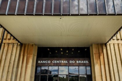 juros-medios-cobrados-pelos-bancos-chegam-a-42,3%-ao-ano-em-janeiro