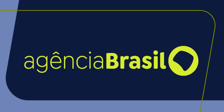 caminhao-bate-em-passarela-e-interdita-rodovia-anchieta,-em-cubatao