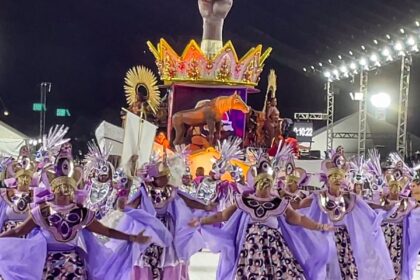 desfile-de-escolas-de-samba-reafirma-tradicao-popular-no-rs