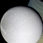 saturno-agora-tem-274-luas,-mas-o-que-exatamente-faz-de-algo-uma-“lua”-ainda-nao-esta-bem-claro