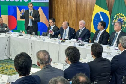 lula-entrega-projeto-de-isencao-de-ir-para-quem-ganha-ate-r$-5-mil