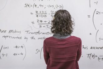 como-os-numeros-imaginarios-impactam-o-mundo-real-por-meio-de-analises-complexas