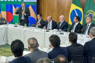 lula-entrega-projeto-de-isencao-de-ir-para-quem-ganha-ate-r$-5-mil
