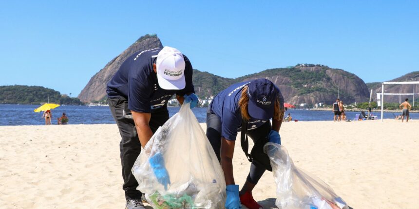 voluntarios-retiram-mais-de-600-kg-de-residuos-da-baia-de-guanabara