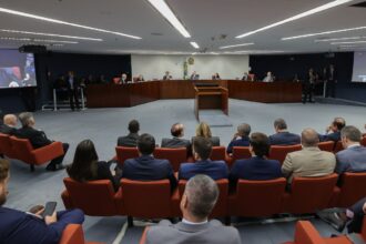 por-unanimidade,-turma-do-stf-torna-bolsonaro-e-mais-7-reus-por-golpe