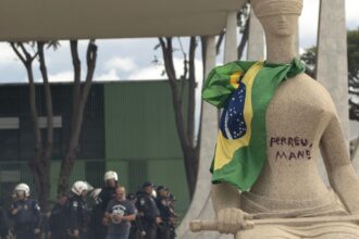 moraes-concede-prisao-domiciliar-a-mulher-que-pichou-estatua-no-stf
