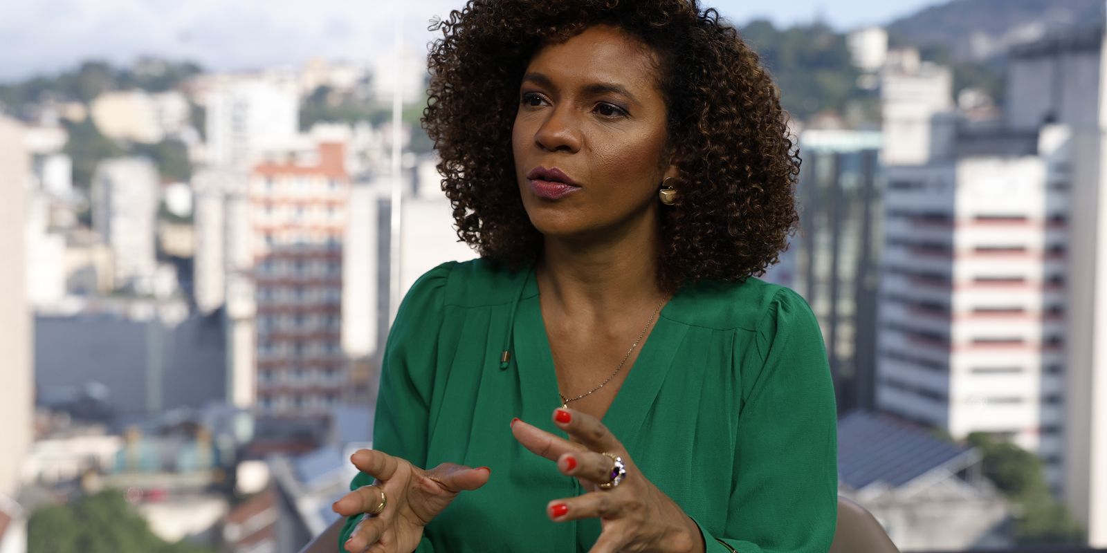 luciana-barreto-denuncia-ataques-racistas-em-delegacia-especializada
