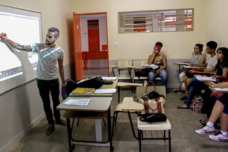 pe-de-meia:-nascidos-em-marco-e-abril recebem-hoje-incentivo-matricula