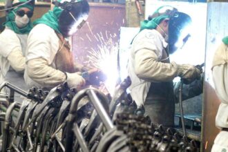 industria-cai-0,1%-em-fevereiro-e-soma-5-meses-sem-crescimento