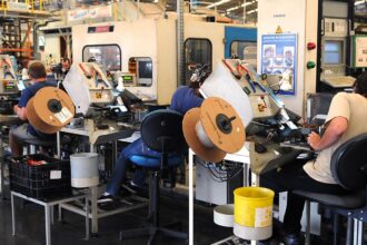 ibge:-industria-recua-em-sete-dos-15-locais-pesquisados-em-fevereiro