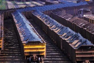 brasil-sobe-no-ranking-de-desempenho-industrial,-comemora-mercadante