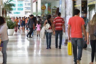 comercio-cresce-0,5%-em-fevereiro-e-atinge-maior-patamar-da-historia