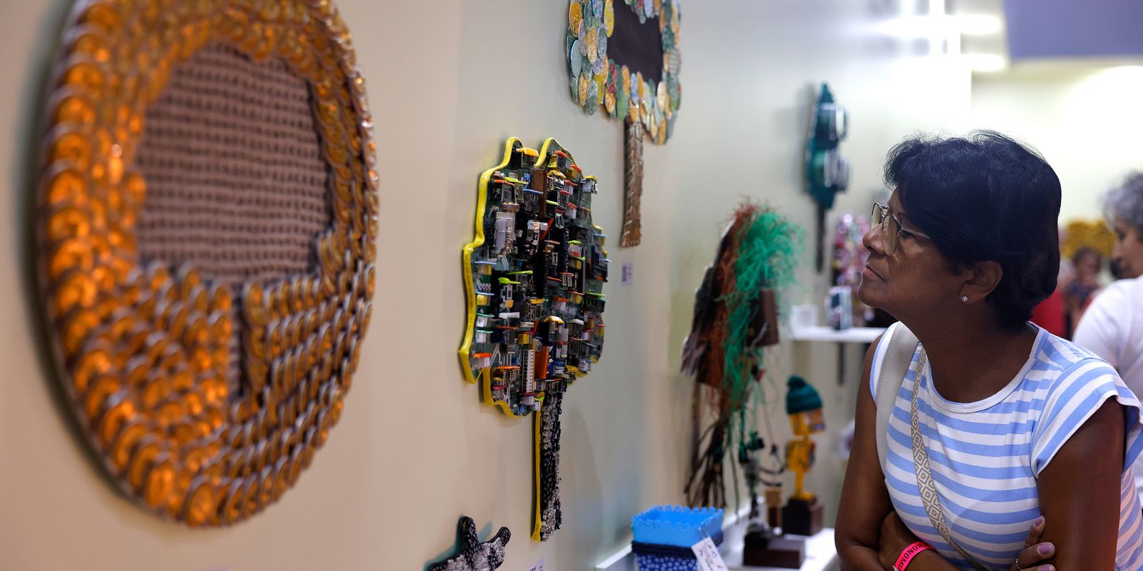 feira-de-artesaos-mira-profissionalizacao-e-nao-ve-ia-como-adversaria