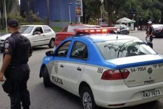 traficantes-sequestram-sete-onibus-e-usam-como-barricadas-no-rio