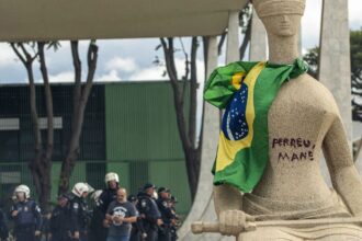 stf-julgara-no-dia-25-de-abril-mulher-que-pichou-estatua-a-justica