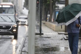 temporal-com-rajadas-de-ventos-atinge-o-rio-no-comeco-da-noite