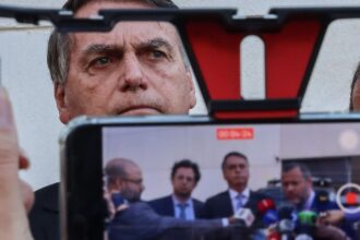 stf-abre-acao-penal-contra-bolsonaro-e-mais-7-reus-por-trama-golpista