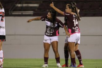 ferroviaria-vence-e-assume-lideranca-do-brasileiro-feminino