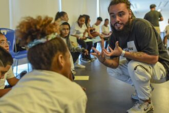 oficina-ensina-escrita-criativa-a-partir-da-cultura-do-slam-no-rio