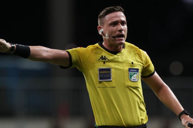 fifa-define-arbitros-e-inclui-cameras-corporais-no-mundial-de-clubes