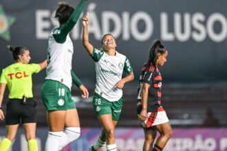 palmeiras-goleia-flamengo-para-liderar-o-brasileirao-feminino