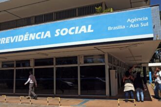 governo-retoma-bonus-de-produtividade-para-reduzir-filas-do-inss