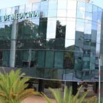 cfm-veta-terapia-hormonal-para-menor-de-18-anos-e-restringe-cirurgias