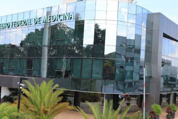 cfm-veta-terapia-hormonal-para-menor-de-18-anos-e-restringe-cirurgias